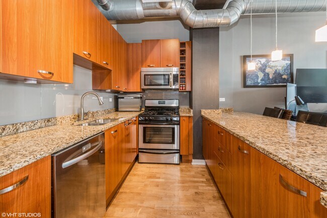 Building Photo - 1225 W Morse Ave