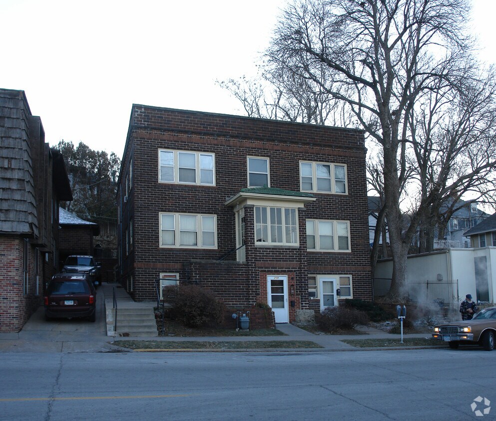 209 S 4th St, Council Bluffs, IA 51503 Apartments in Council Bluffs