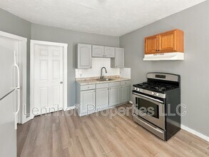 Building Photo - 142 Jewett St