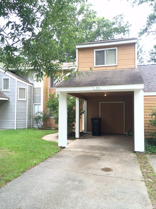14215 Woodlands Dr, Hammond, LA 70401 Condo for Rent in Hammond, LA