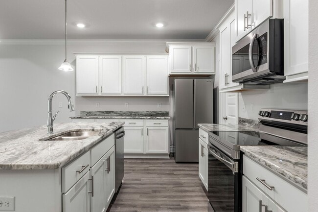 Building Photo - Beautiful 3-Bedroom Townhome