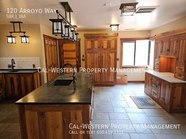 Building Photo - 120 Arroyo Way