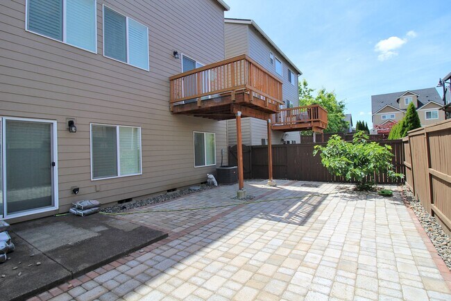 Building Photo - 16995 NW Trillium St