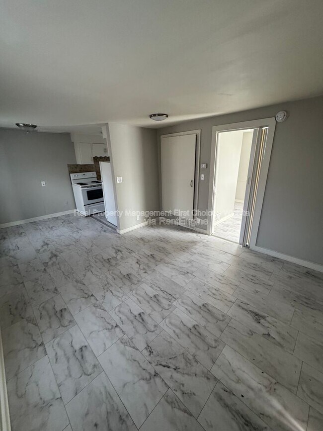 Foto del edificio - 328 N Volutsia