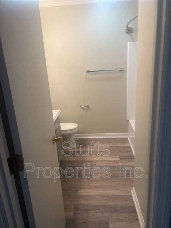 Foto del edificio - 321 W Irvine Ave