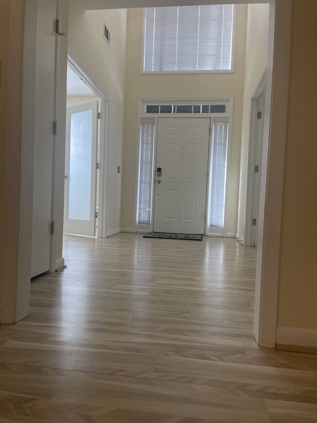 Building Photo - 11080 Kimball Crest Dr