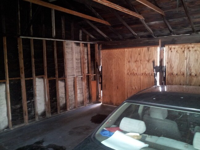 Garage - 626 E 99th St