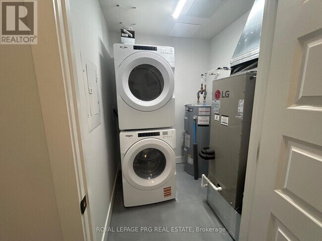 Photo du bâtiment - 1100 Lackner Pl