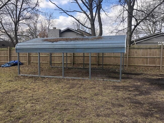 Building Photo - 420 1/2 N. Oak Ave.