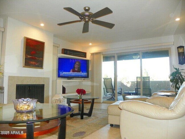 Building Photo - 7348 N Vía Camello Del Norte