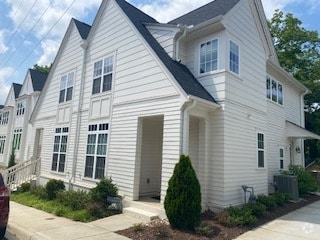 Building Photo - 176 Silver Hill St