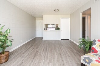 2BR-1.5BA-850sf - Oasis at San Marco