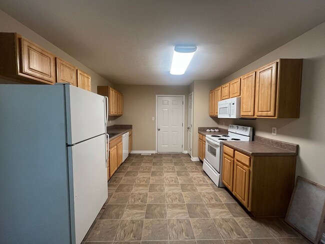 Building Photo - 305 Kenlee Cir