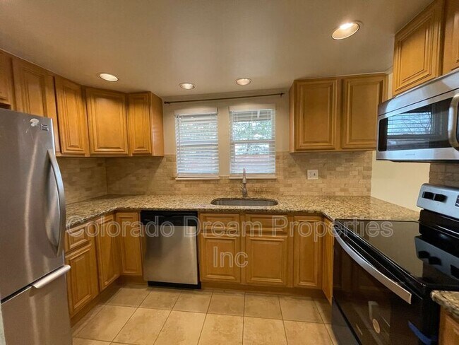 Building Photo - 5918 S Willow Way