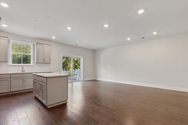 Building Photo - 3 Bedroom, 2.5 Bath Townhome in Steelpoint...
