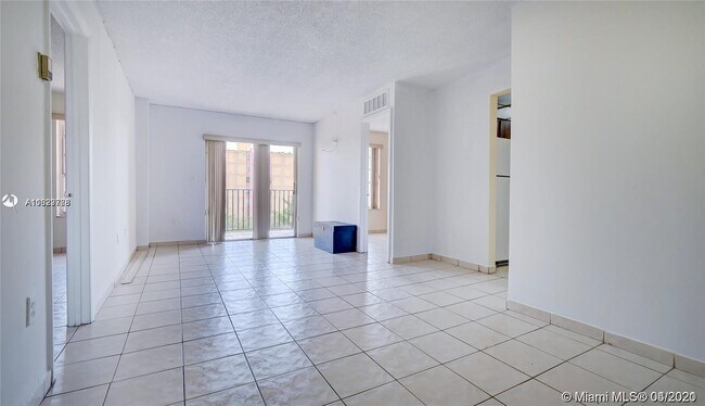 Foto del edificio - 4801 NW 7th St