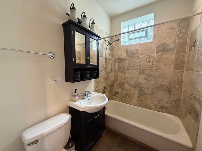 Foto del edificio - 4621 N Rockwell St