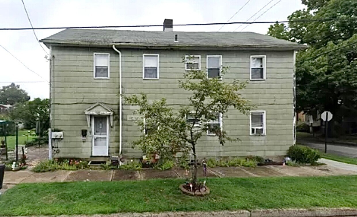 99 12th St Unit 1, Ambridge, PA 15003 Room for Rent in Ambridge, PA