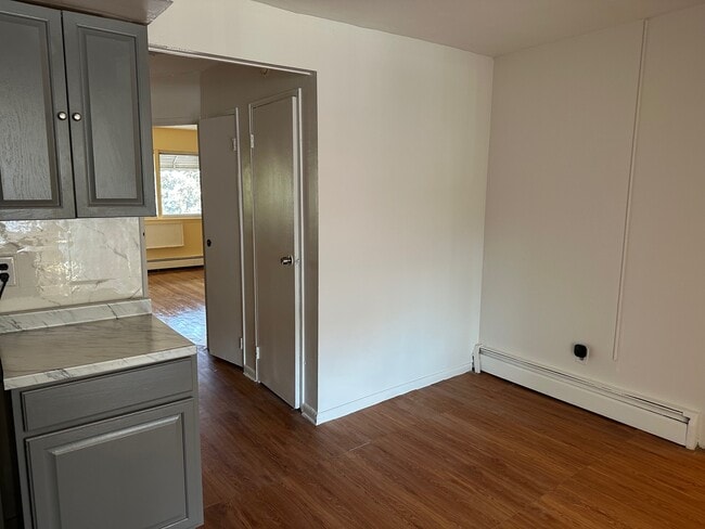 Building Photo - 715 Saint Lawrence Ave