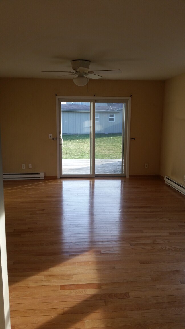 Living Room - 1118 E Arnold St