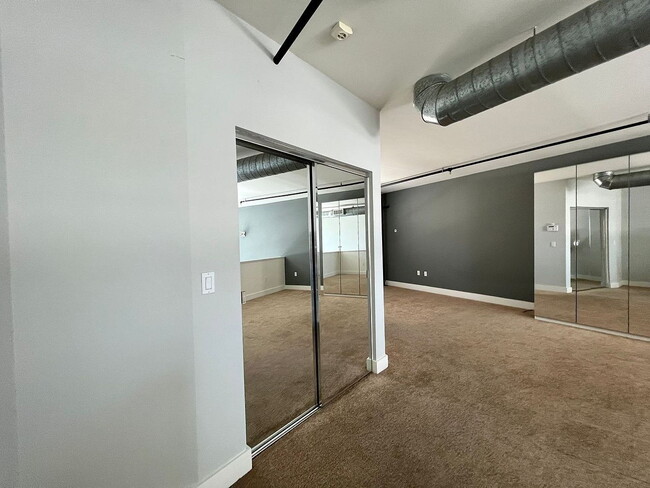 Building Photo - "Charming 1-Bed Sanctuary in Santa Ana with Spacious Interiors & Elegant Granite Touches!"