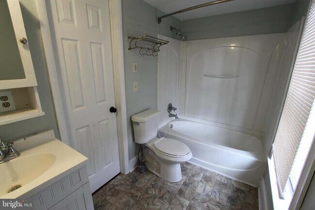 Foto del edificio - 5744 Charles Town Rd