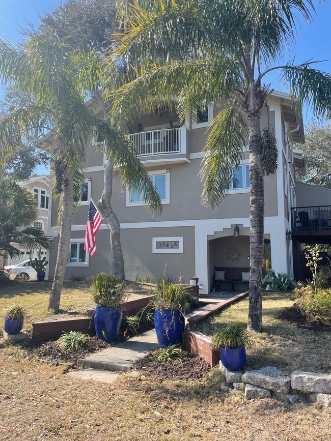 Building Photo - 3341 1st Ave