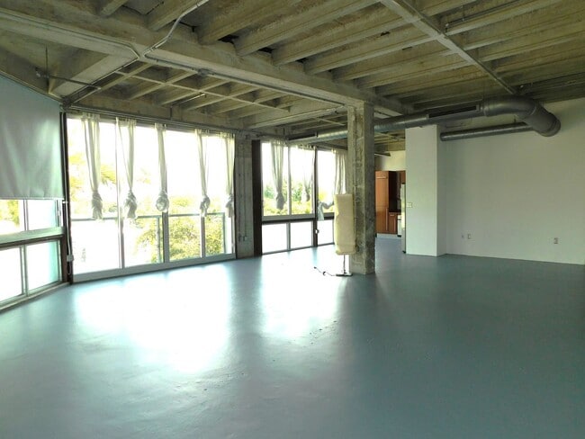 Building Photo - MIAMI LIVE WORK LOFT