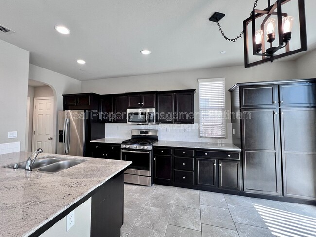 Building Photo - 3704 Savant Ln