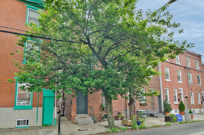 Building Photo - 1025 N Lawrence St