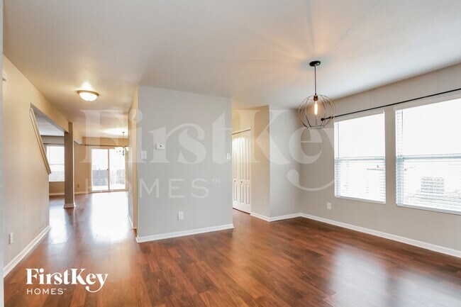 Foto del edificio - 8436 Burket Way