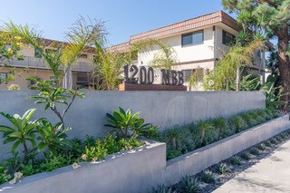 Foto del edificio - 1200 Manhattan Beach Blvd