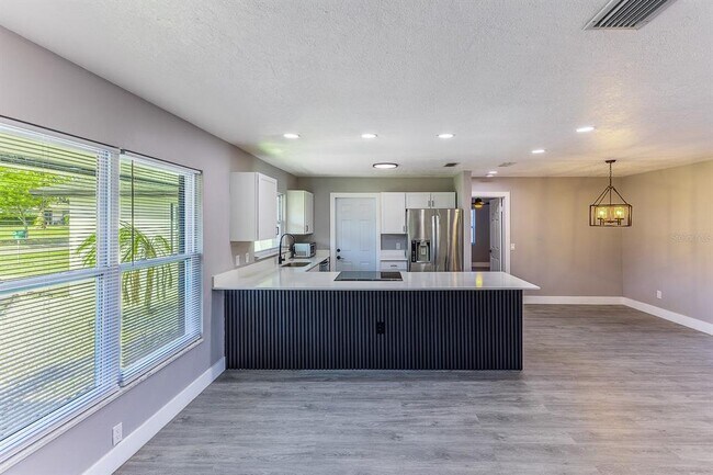 Foto del edificio - 1627 Providence Blvd