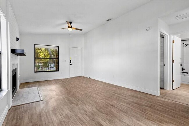 Building Photo - 1507 Northlake Dr