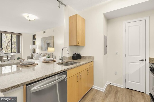 Building Photo - 440 L St NW