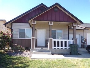Building Photo - 2204 Jakob Ave