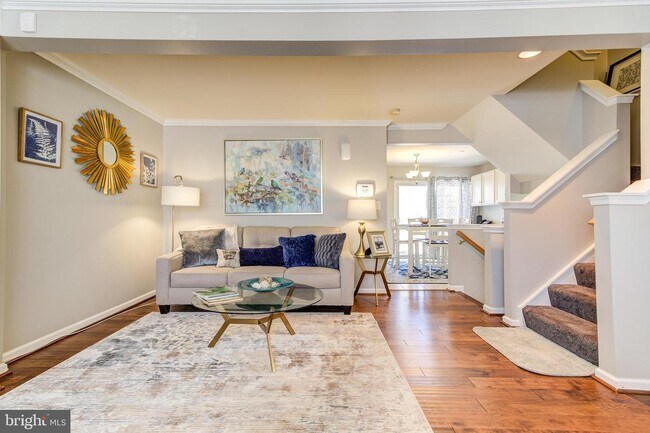 Foto del edificio - 9073 Falcon Glen Ct