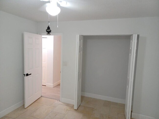 Foto del edificio - 2660 Lakeview Dr