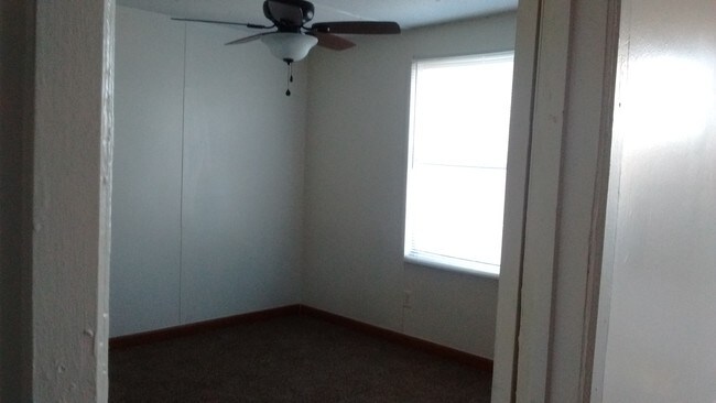 Building Photo - 3926 Root Cir
