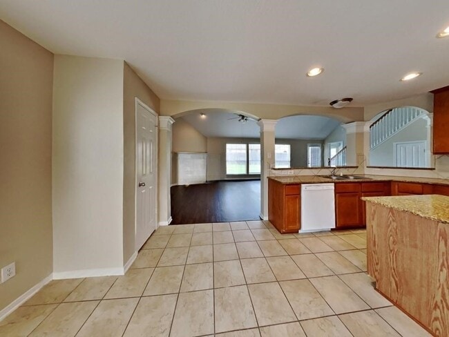 Building Photo - 439 Pinewood Ridge Dr