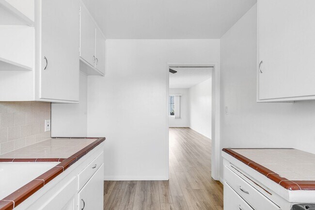 Foto del edificio - 6120 Radford Ave