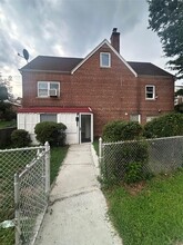 Building Photo - 137 Woodlawn Ave