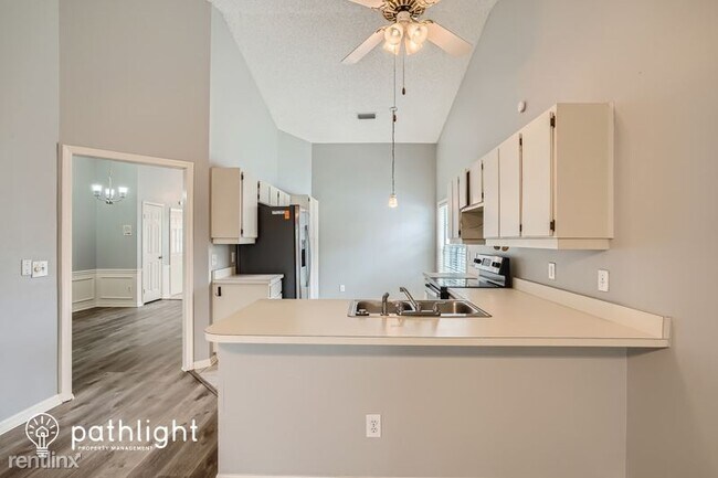 Foto del edificio - 3 br, 2 bath House - 8923 N Arrawana Avenu...