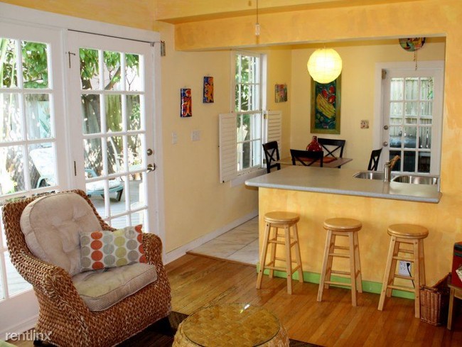 Building Photo - 2 br, 2 bath 4plex - Key Lime Pie