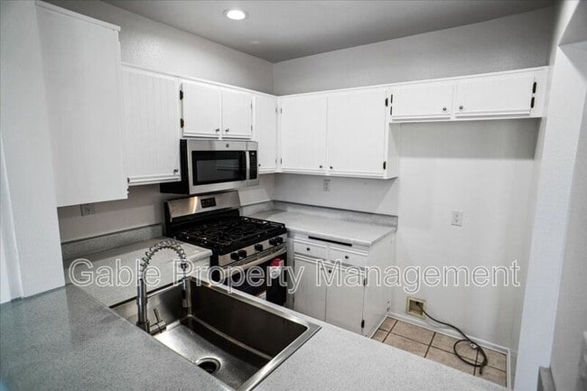 Building Photo - 23633 Del Monte Dr