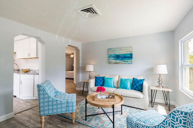 Foto del edificio - 205 W Violet St