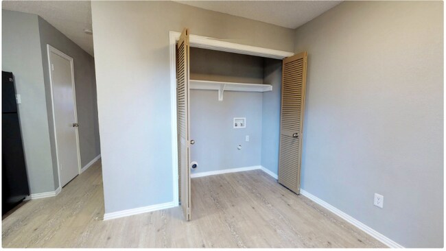 Building Photo - 509 N Elm St