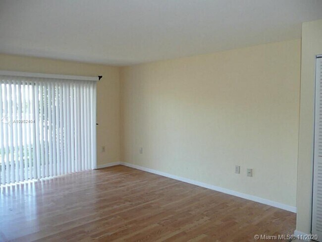 Foto del edificio - 7560 SW 82nd St