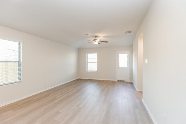 Foto del edificio - 24726 Linaria Dr