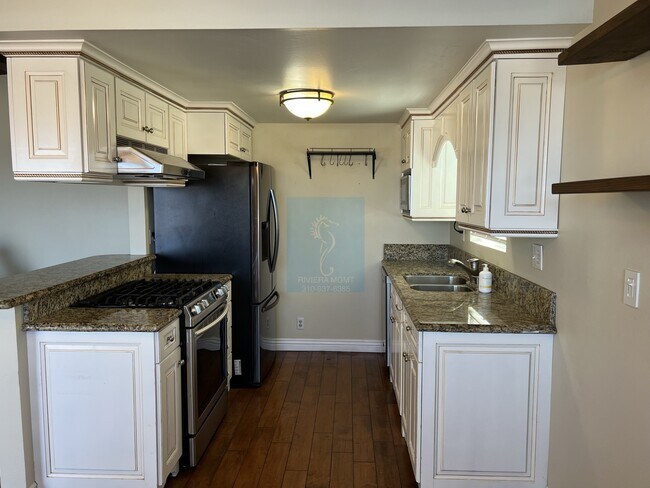 Foto del edificio - 1075 Monterey Blvd